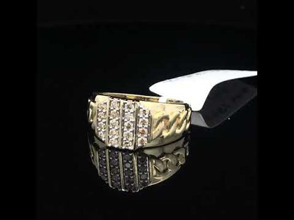 Rotating video showing the jewelry item
