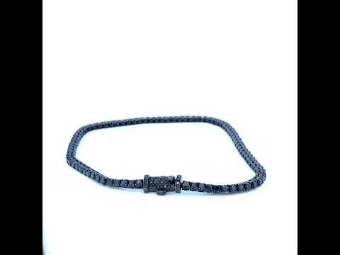 Rotating video showing the jewelry item