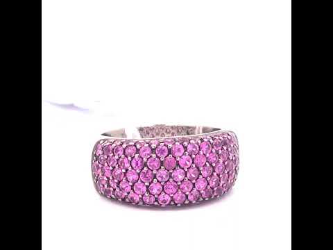 Rotating video showing the jewelry item