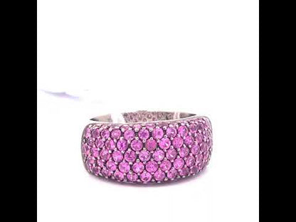 Rotating video showing the jewelry item