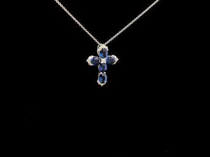 Rotating video showing the jewelry item