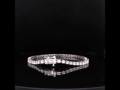 Rotating video showing the jewelry item