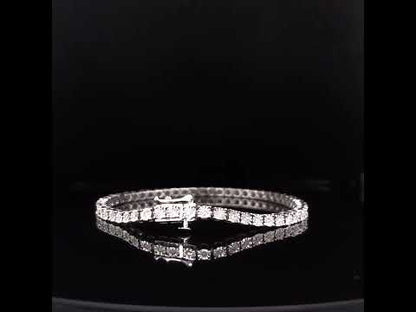 Rotating video showing the jewelry item