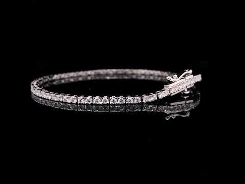Rotating video showing the jewelry item