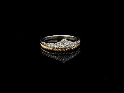 Rotating video showing the jewelry item