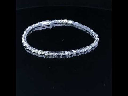 Rotating video showing the jewelry item