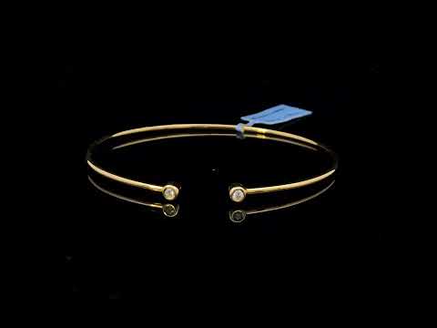 Rotating video showing the jewelry item