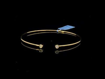 Rotating video showing the jewelry item