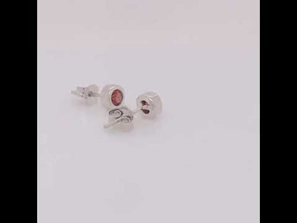 Rotating video showing the jewelry item