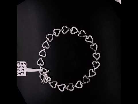 Rotating video showing the jewelry item