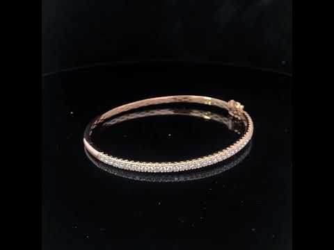 Rotating video showing the jewelry item