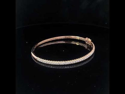 Rotating video showing the jewelry item