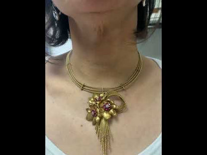 Rotating video showing the jewelry item