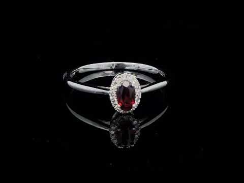 Rotating video showing the jewelry item