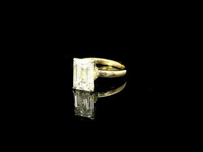 Rotating video showing the jewelry item