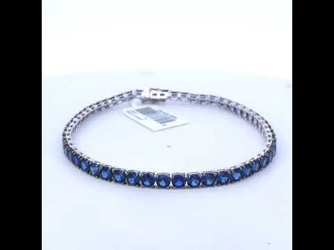 Rotating video showing the jewelry item