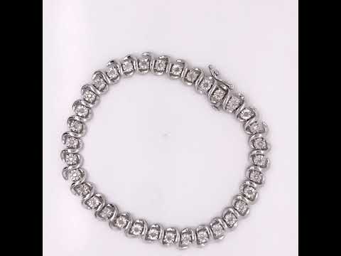 Rotating video showing the jewelry item
