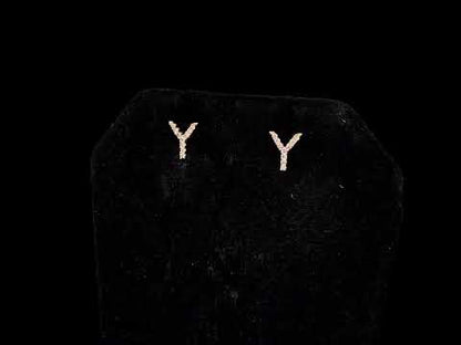 Rotating video showing the jewelry item