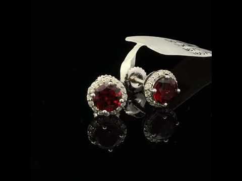 Rotating video showing the jewelry item