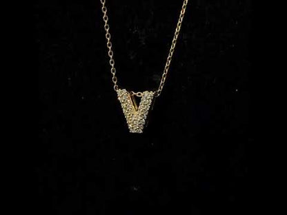 Rotating video showing the jewelry item