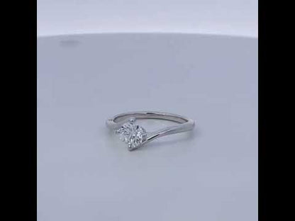 Rotating video showing the jewelry item