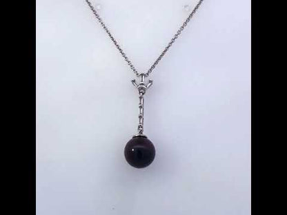 Rotating video showing the jewelry item