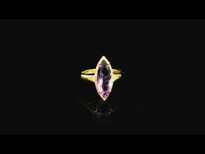 Rotating video showing the jewelry item