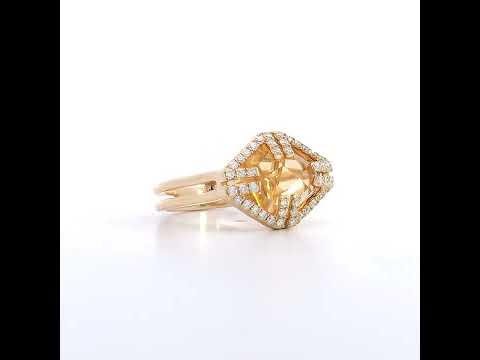 Rotating video showing the jewelry item