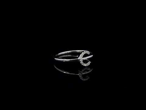 Rotating video showing the jewelry item