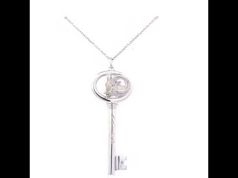 Rotating video showing the jewelry item