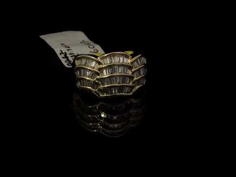 Rotating video showing the jewelry item