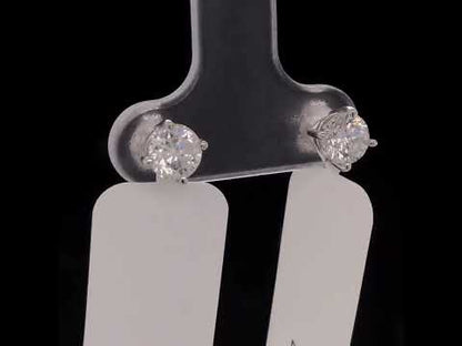 Rotating video showing the jewelry item