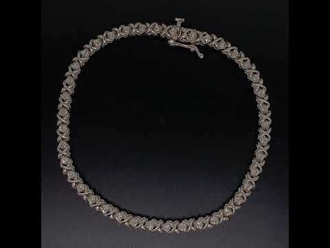 Rotating video showing the jewelry item