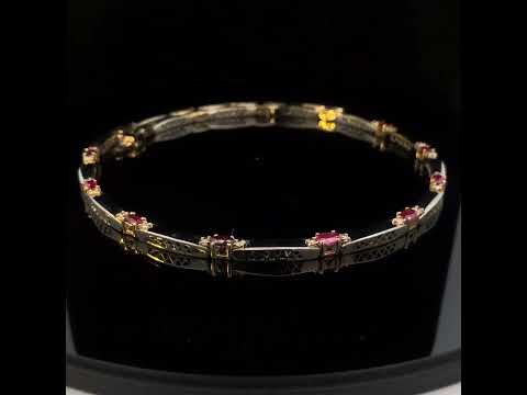 Rotating video showing the jewelry item