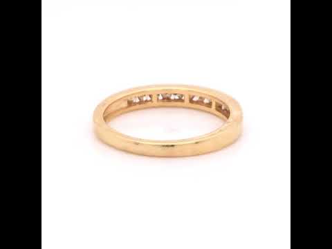 Rotating video showing the jewelry item