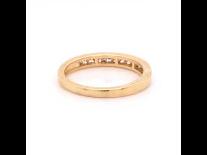 Rotating video showing the jewelry item