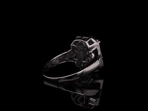 Rotating video showing the jewelry item