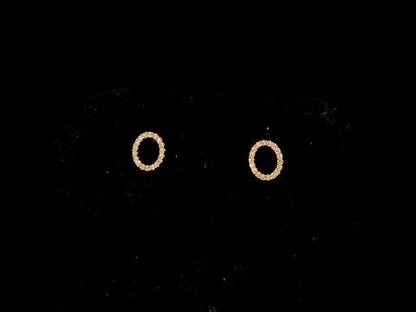 Rotating video showing the jewelry item