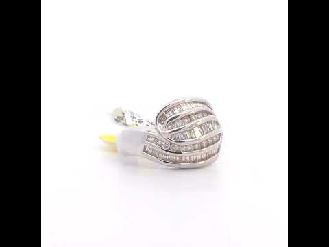 Rotating video showing the jewelry item