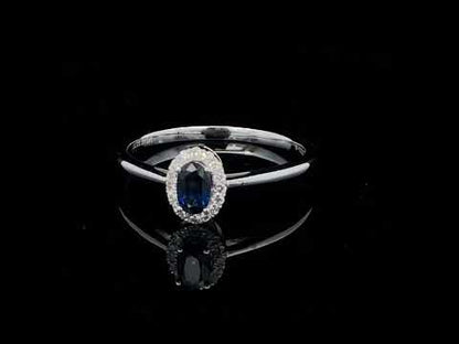 Rotating video showing the jewelry item