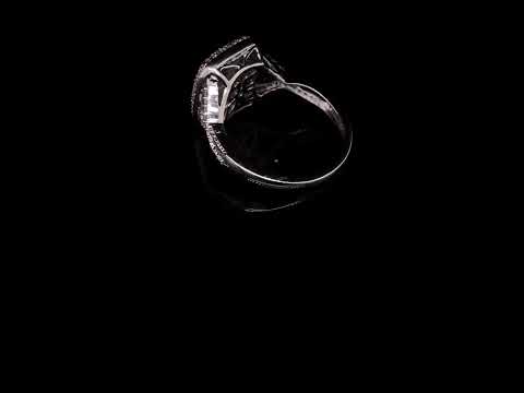 Rotating video showing the jewelry item