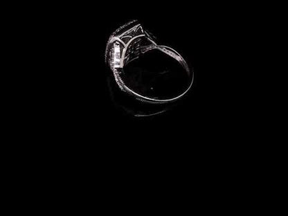 Rotating video showing the jewelry item