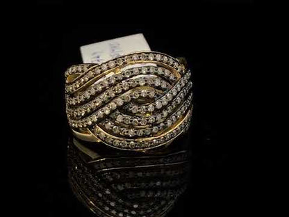 Rotating video showing the jewelry item
