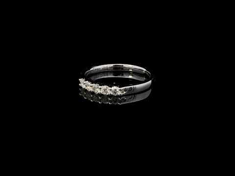 Rotating video showing the jewelry item