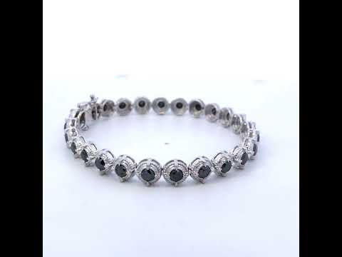 Rotating video showing the jewelry item