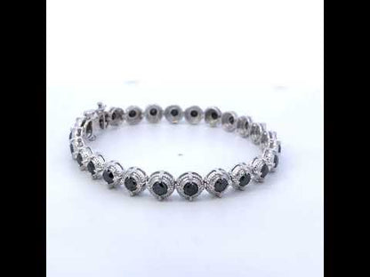 Rotating video showing the jewelry item