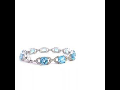 Rotating video showing the jewelry item