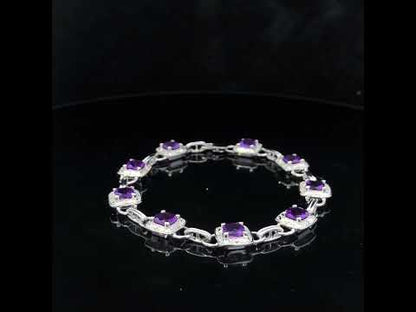 Rotating video showing the jewelry item