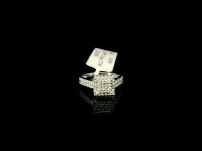 Rotating video showing the jewelry item