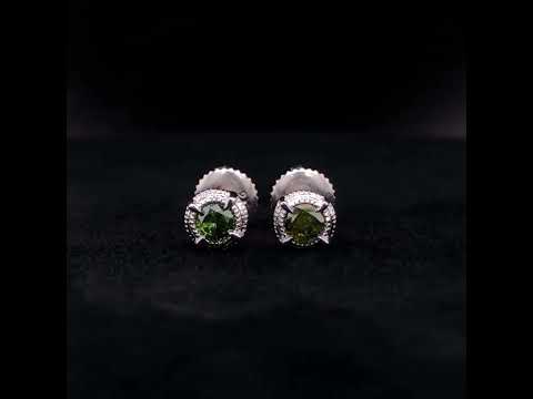 Rotating video showing the jewelry item